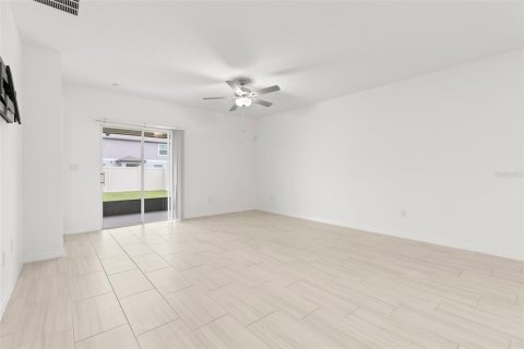 Casa en venta en Land O' Lakes, Florida, 5 dormitorios, 221.94 m2 № 1760378 - foto 9