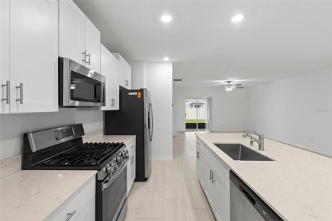 Casa en venta en Land O' Lakes, Florida, 5 dormitorios, 221.94 m2 № 1760378 - foto 6