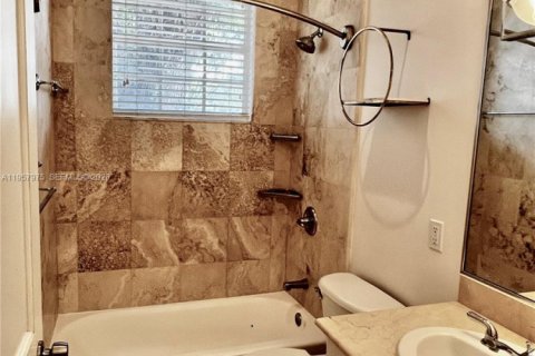 Купить виллу или дом в Майами, Флорида 3 спальни, 139.17м2, № 2025693 - фото 24