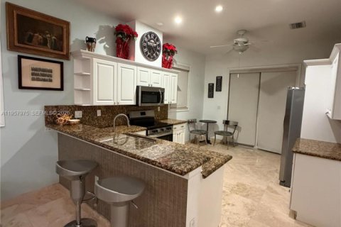 Купить виллу или дом в Майами, Флорида 3 спальни, 139.17м2, № 2025693 - фото 9