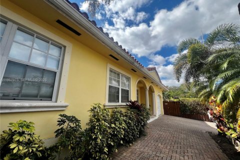 Купить виллу или дом в Майами, Флорида 3 спальни, 139.17м2, № 2025693 - фото 2