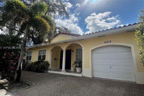House in Miami, Florida 3 bedrooms, 139.17 sq.m. № 2025693