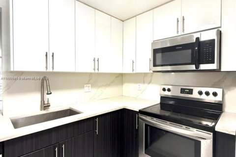 Copropriété à louer à Miami, Floride: 2 chambres, 107.4 m2 № 1966444 - photo 30