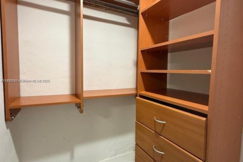 Copropriété à louer à Miami, Floride: 2 chambres, 107.4 m2 № 1966444 - photo 16