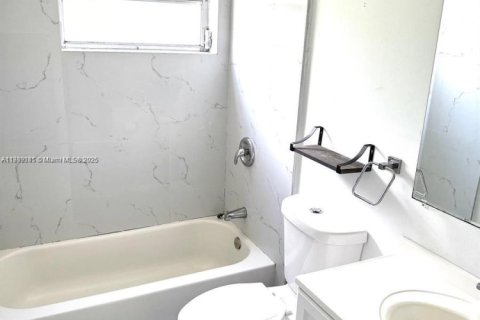 Copropriété à louer à Miami, Floride: 2 chambres, 107.4 m2 № 1966444 - photo 2