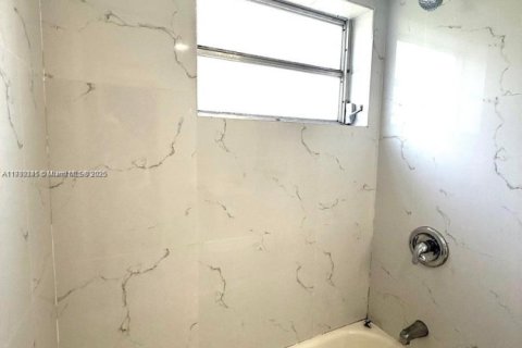 Copropriété à louer à Miami, Floride: 2 chambres, 107.4 m2 № 1966444 - photo 3