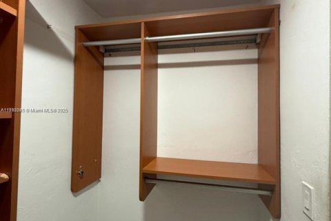 Copropriété à louer à Miami, Floride: 2 chambres, 107.4 m2 № 1966444 - photo 15