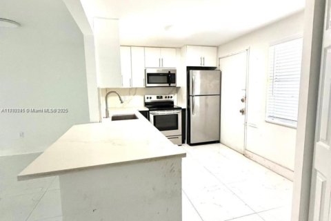 Copropriété à louer à Miami, Floride: 2 chambres, 107.4 m2 № 1966444 - photo 27