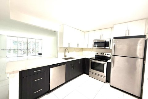 Copropriété à louer à Miami, Floride: 2 chambres, 107.4 m2 № 1966444 - photo 1