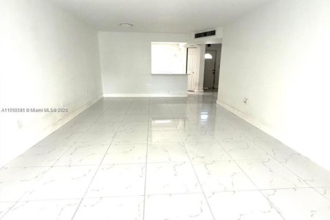 Copropriété à louer à Miami, Floride: 2 chambres, 107.4 m2 № 1966444 - photo 23