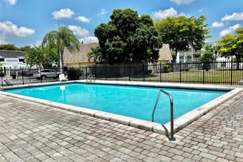 Купить кондоминиум в Норт-Лодердейл, Флорида 2 спальни, 142.14м2, № 2016022 - фото 16