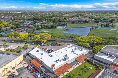 Купить коммерческую недвижимость в Майами, Флорида № 2060739 - фото 29