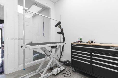 Купить коммерческую недвижимость в Майами, Флорида № 2060739 - фото 11