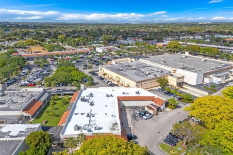 Купить коммерческую недвижимость в Майами, Флорида № 2060739 - фото 25