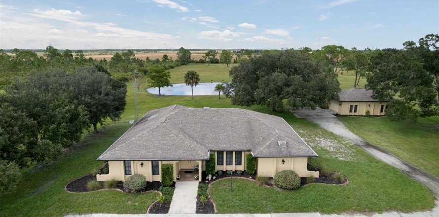 Villa ou maison à Punta Gorda, Floride 4 chambres, 239.59 m2 № 2395726