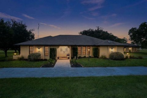 Villa ou maison à vendre à Punta Gorda, Floride: 4 chambres, 239.59 m2 № 2395726 - photo 3