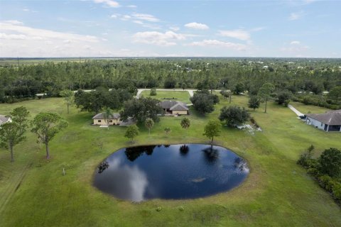 Villa ou maison à vendre à Punta Gorda, Floride: 4 chambres, 239.59 m2 № 2395726 - photo 9