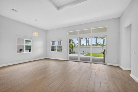 House in Palm Beach Gardens, Florida 4 bedrooms, 223.43 sq.m. № 2146407 - photo 2