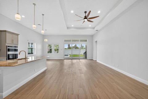 House in Palm Beach Gardens, Florida 4 bedrooms, 223.43 sq.m. № 2146407 - photo 11