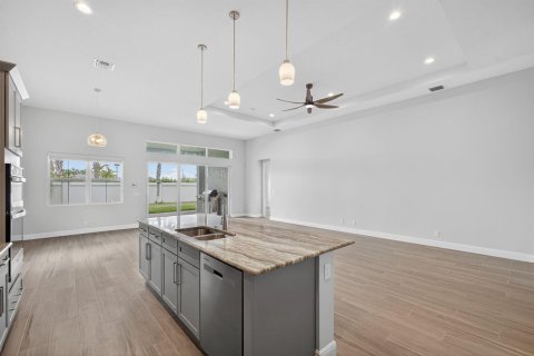 House in Palm Beach Gardens, Florida 4 bedrooms, 223.43 sq.m. № 2146407 - photo 17