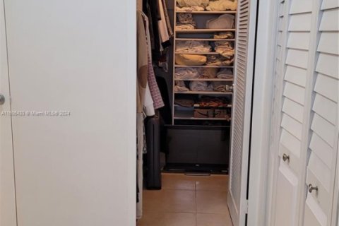 Снять в аренду кондоминиум в Форт-Лодердейл, Флорида 2 спальни, 169.73м2, № 1958400 - фото 7