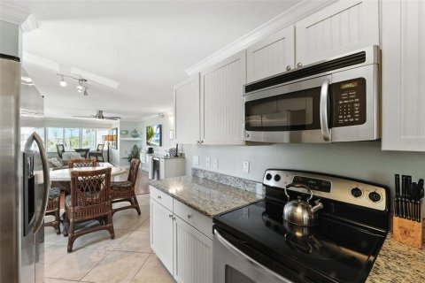 Condo in Saint Petersburg, Florida, 2 bedrooms  № 1918571 - photo 18