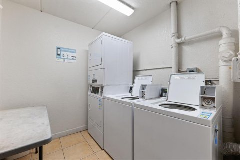 Condo in Saint Petersburg, Florida, 2 bedrooms  № 1918571 - photo 29