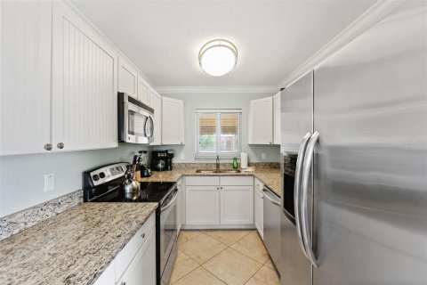 Condo in Saint Petersburg, Florida, 2 bedrooms  № 1918571 - photo 15