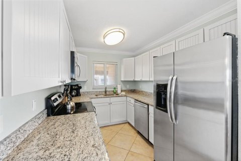 Condo in Saint Petersburg, Florida, 2 bedrooms  № 1918571 - photo 14