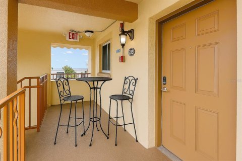 Condo in Saint Petersburg, Florida, 2 bedrooms  № 1918571 - photo 2