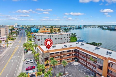 Condo in Saint Petersburg, Florida, 2 bedrooms  № 1918571 - photo 3