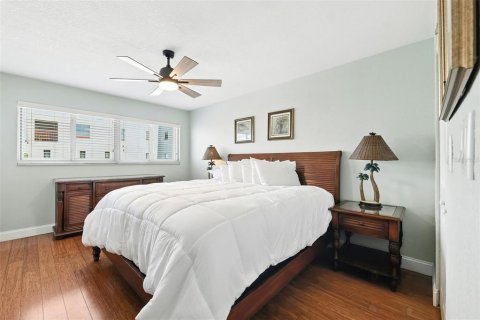 Condo in Saint Petersburg, Florida, 2 bedrooms  № 1918571 - photo 22