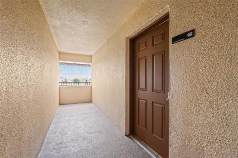 Condo in Saint Petersburg, Florida, 2 bedrooms  № 1918571 - photo 27