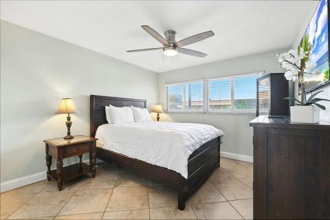Condo in Saint Petersburg, Florida, 2 bedrooms  № 1918571 - photo 25