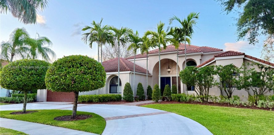 Casa en Weston, Florida 7 dormitorios, 365.38 m2 № 1699297