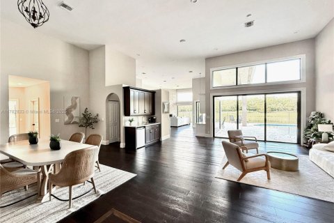 Casa en venta en Weston, Florida, 7 dormitorios, 365.38 m2 № 1699297 - foto 3