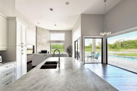 Casa en venta en Weston, Florida, 7 dormitorios, 365.38 m2 № 1699297 - foto 8
