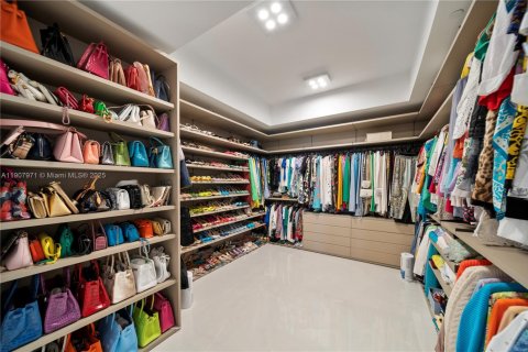 Copropriété à vendre à Bal Harbour, Floride: 3 chambres, 252.79 m2 № 1965079 - photo 17