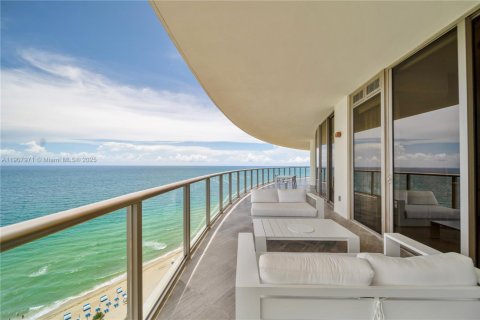 Copropriété à vendre à Bal Harbour, Floride: 3 chambres, 252.79 m2 № 1965079 - photo 20