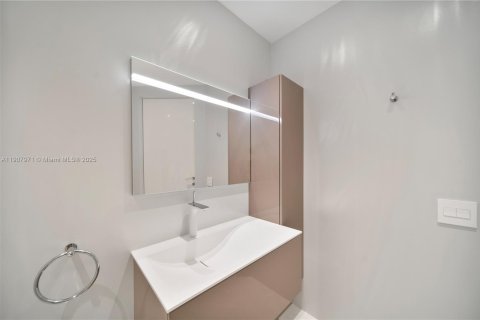 Copropriété à vendre à Bal Harbour, Floride: 3 chambres, 252.79 m2 № 1965079 - photo 21