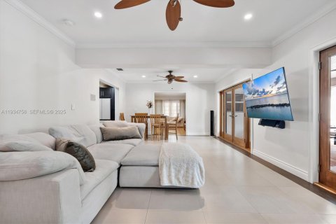 Villa ou maison à vendre à Miami Shores, Floride: 5 chambres, 257.34 m2 № 1993459 - photo 13