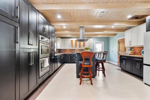 Villa ou maison à vendre à Miami Shores, Floride: 5 chambres, 257.34 m2 № 1993459 - photo 17