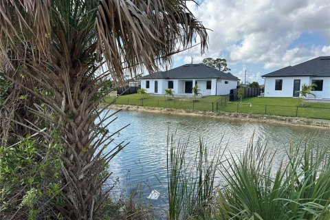 Land in Cape Coral, Florida № 2162661 - photo 3