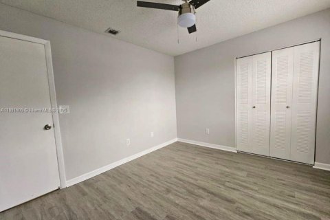 Condo in Homestead, Florida, 2 bedrooms  № 1944125 - photo 14