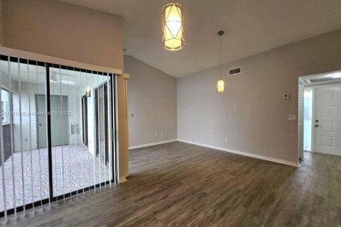 Condo in Homestead, Florida, 2 bedrooms  № 1944125 - photo 5