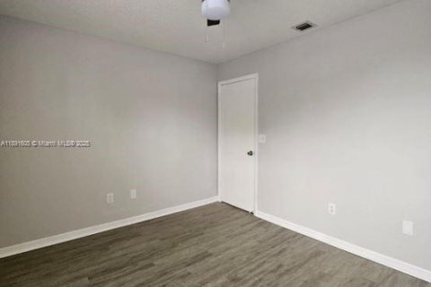 Condo in Homestead, Florida, 2 bedrooms  № 1944125 - photo 13
