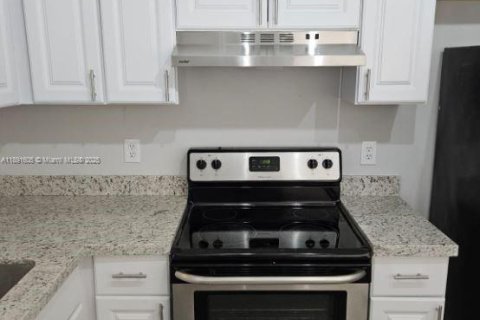 Condo in Homestead, Florida, 2 bedrooms  № 1944125 - photo 12