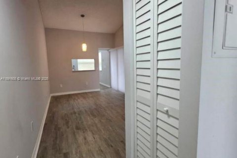Condo in Homestead, Florida, 2 bedrooms  № 1944125 - photo 15