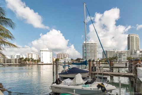 Copropriété à louer à Miami Beach, Floride: 2 chambres, 130.34 m2 № 1967636 - photo 7