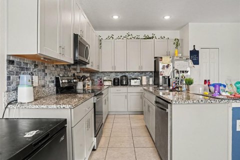 Villa ou maison à vendre à Haines City, Floride: 4 chambres, 175.31 m2 № 2389269 - photo 10